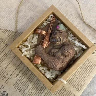 Медведь с автоматом